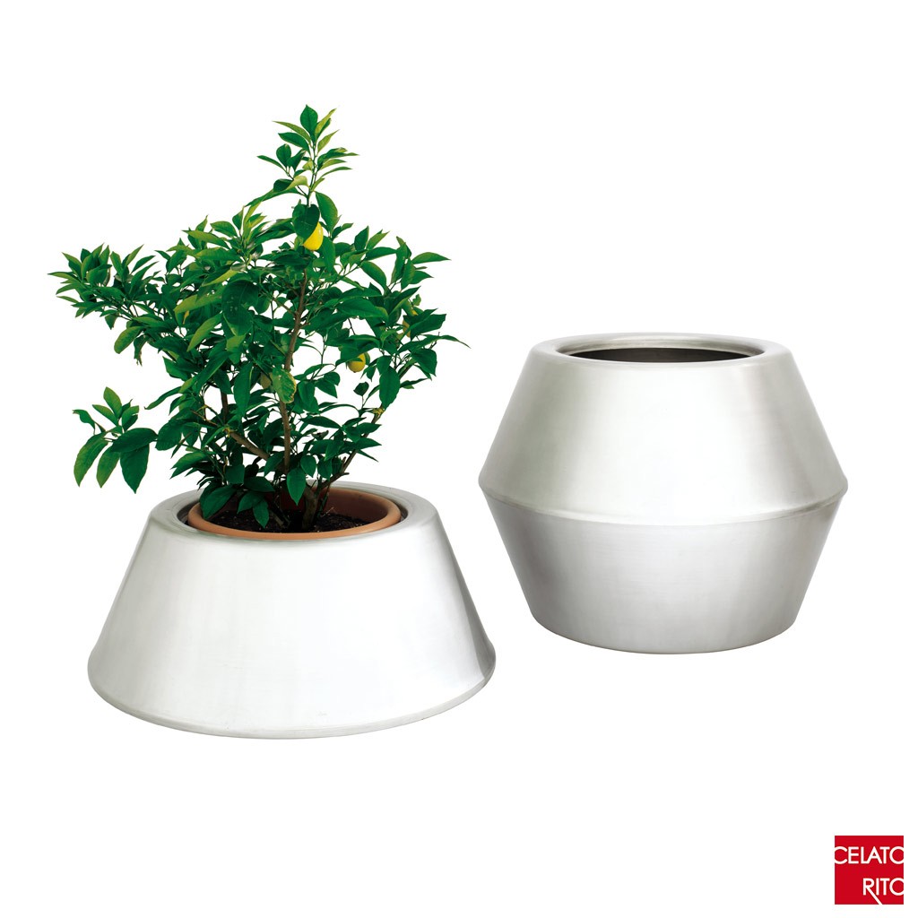 OUTDOOR planters